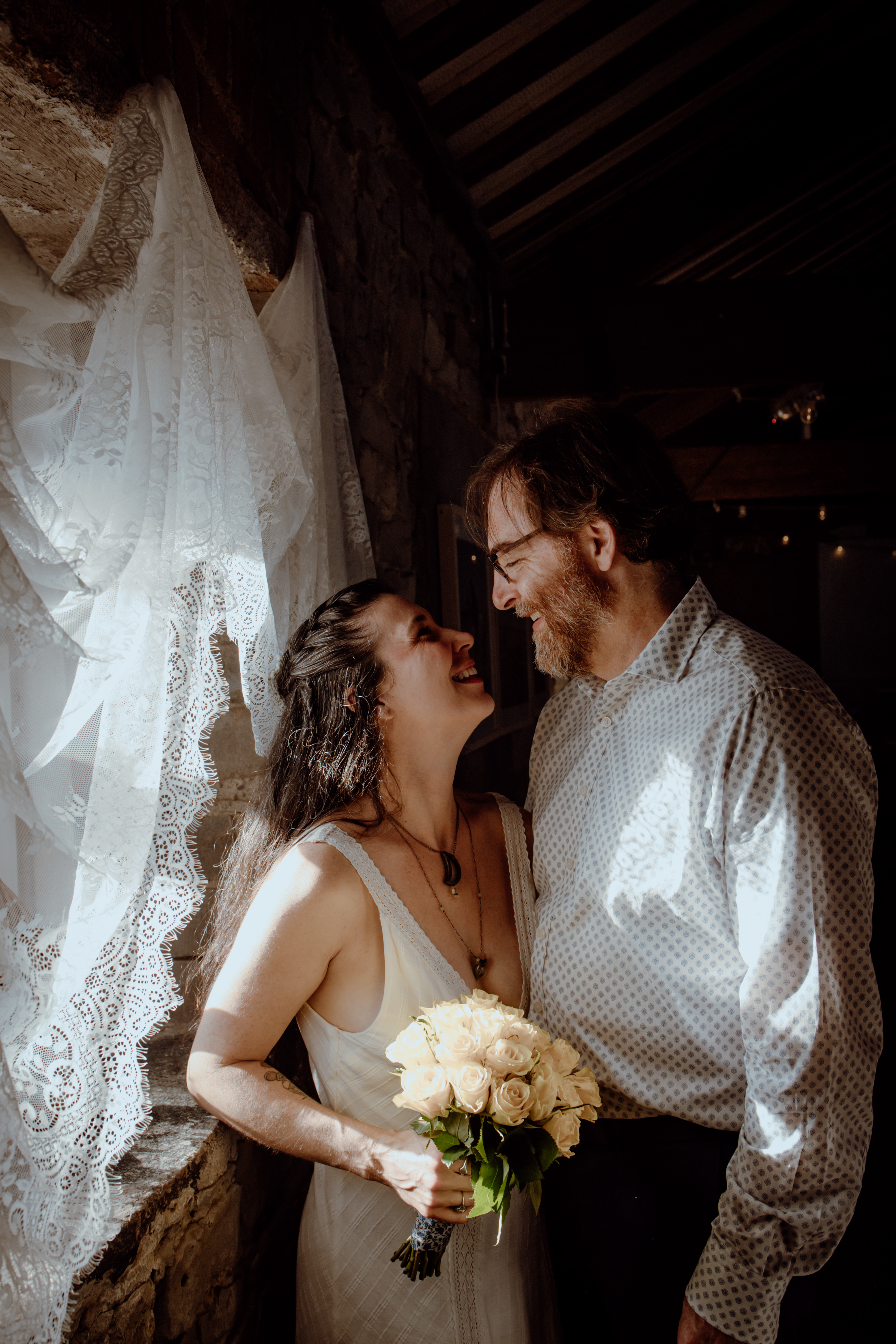 American couple celebrating their 10th wedding anniversary in Ireland 
